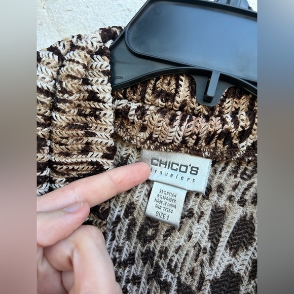 Chicos Travelers Cardigan Sz 1 (Medium) Slinky Animal Print Lightweight No Iron - Picture 2 of 6